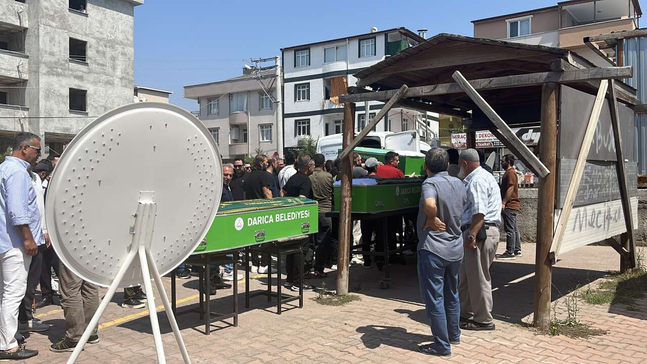 3 kardeş aynı gün toprağa verildi! Gülşah'ın hayali yarım kaldı 6